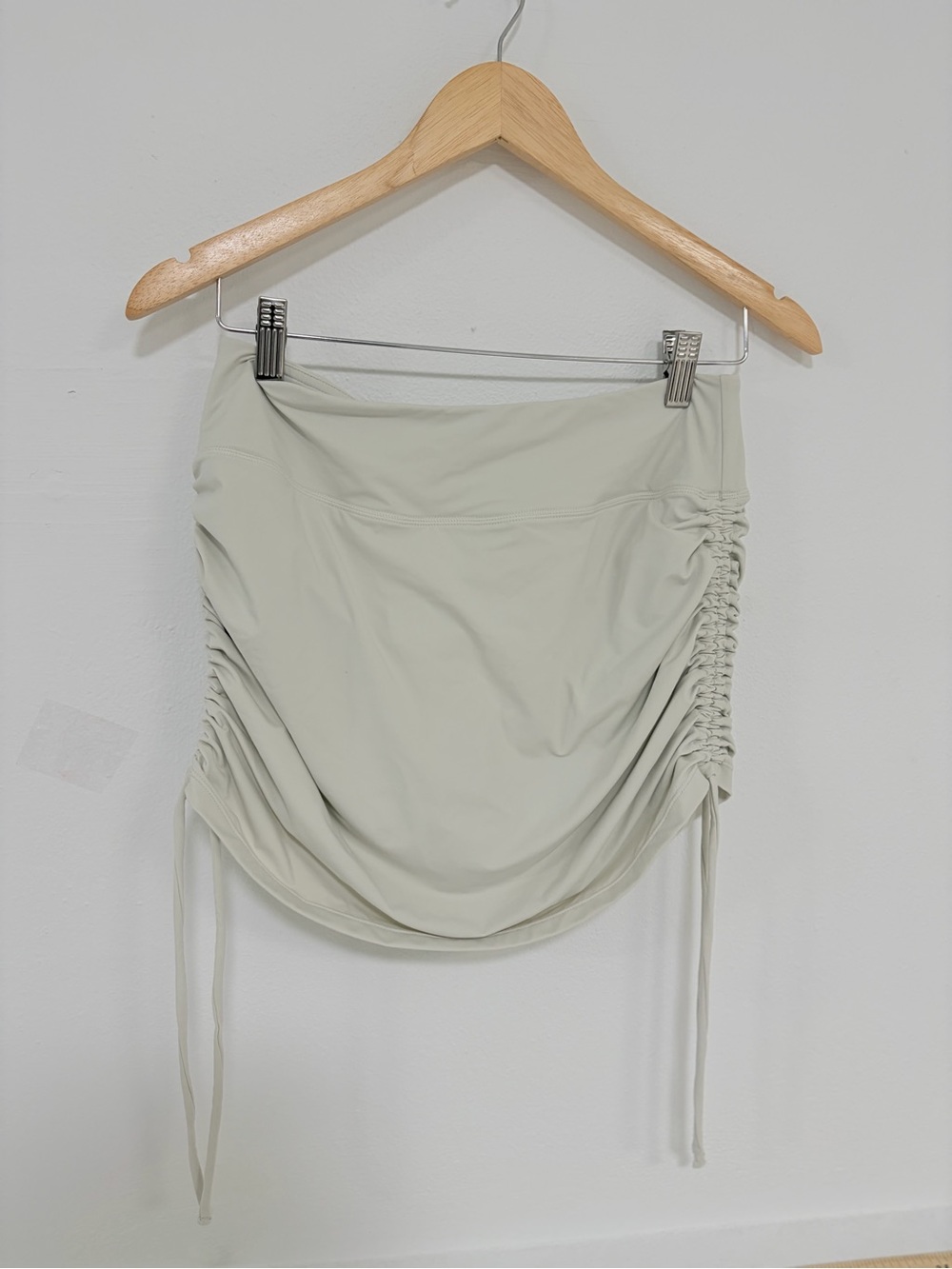 CRZ yoga Ruched Ivory Mini Skirt Size M Built In Shorts Side Drawstrings